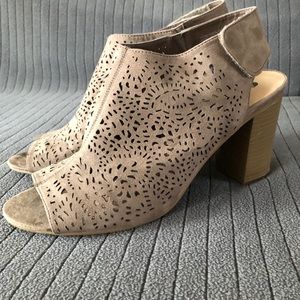 NEW DSW SIZE 11 CUTE LIGHT BROWN BOOTIE